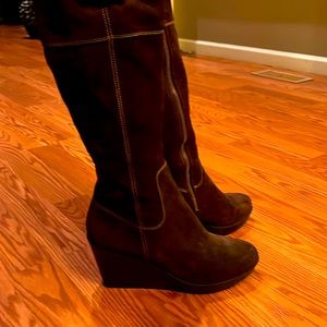 Gorgeous, chocolate brown suede boots LIKE NEW!!  Nike Air, waterproof!